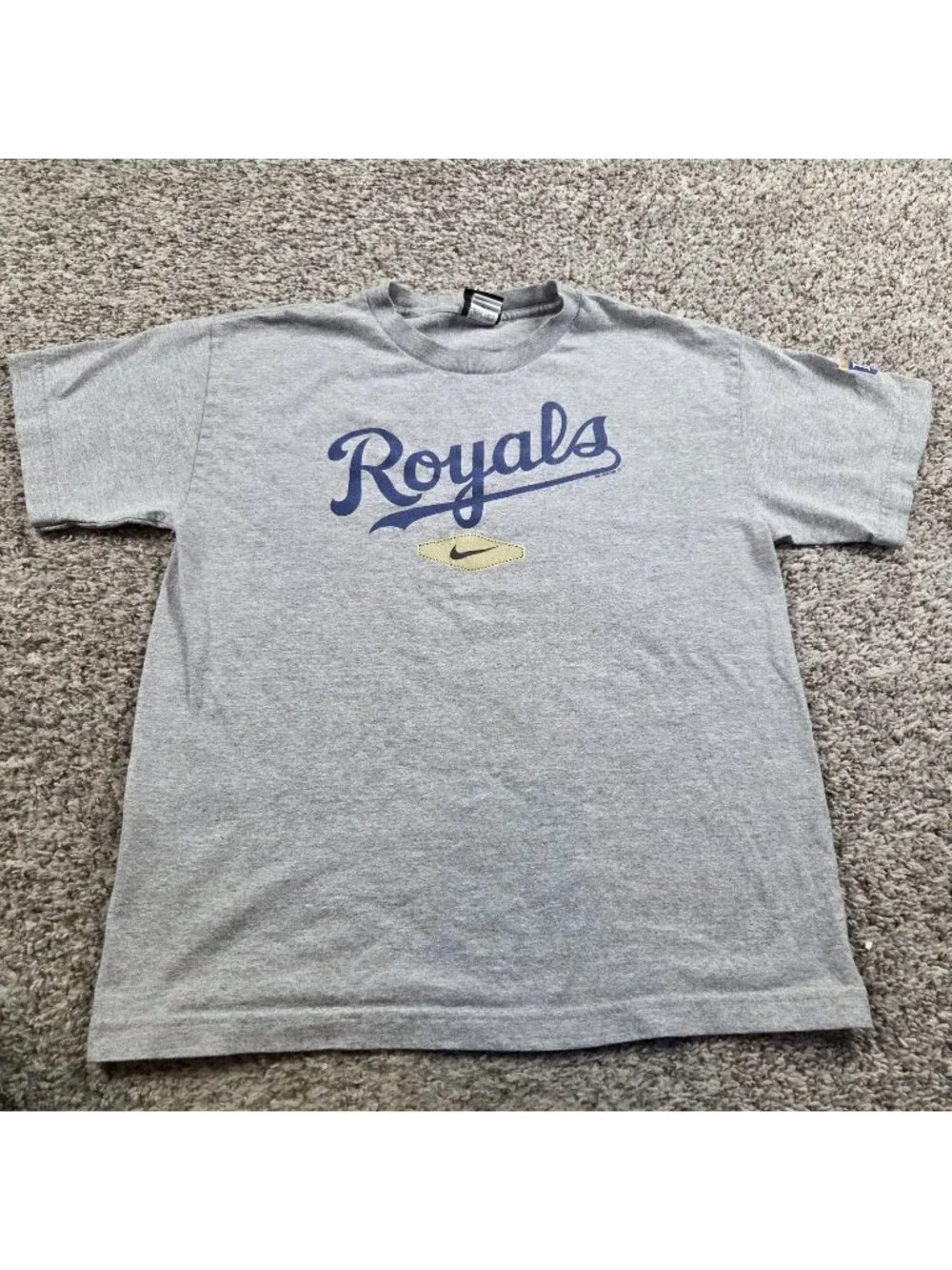 Vintage Nike Kansas City Royals T-Shirt Boys XL Gray Baseball MLB Center Swooh